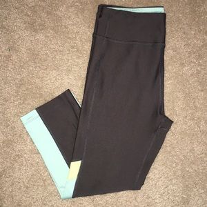 Under Armour Heat Gear Compression Capri Leggings